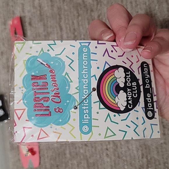 Accessories Galore - Picture 9 of 13